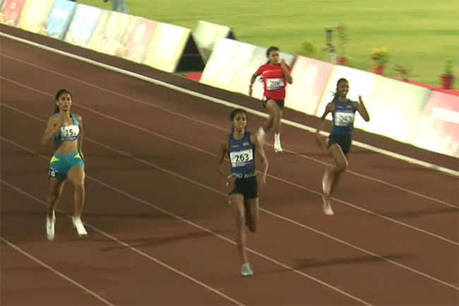 ඇගේ ගමනට ආගමෙන්  ආ බාධාවන් ජයගෙන  රන් පදක්කම් 3ක් සමගින් ශ්රී ලංකාව රනින් බබලවපු සෆියා යාමික්..