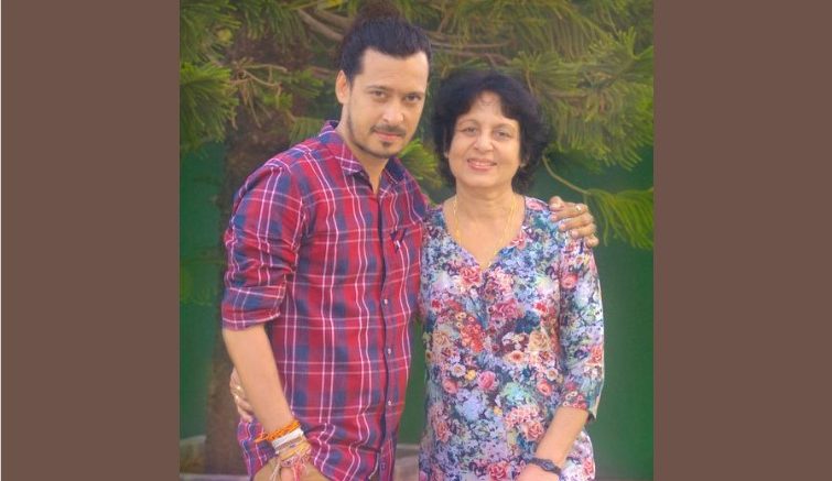 “දුවලා ඇවිත් පෙර ලෙස මා එක පිම්මේ… අම්මා කියන්නේ කාටද අද අම්මේ…” රටක් ආදරේ කරන නිහාල් නෙල්සනගේ පුත් තරංග තැබූ සංවේදී සටහන..