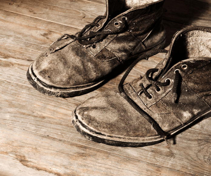 පාවහන් වලින් හමන දුගද නැති කරන්න පුලුවන් සුපිරි ටිප්ස් ටිකක් මෙන්න..