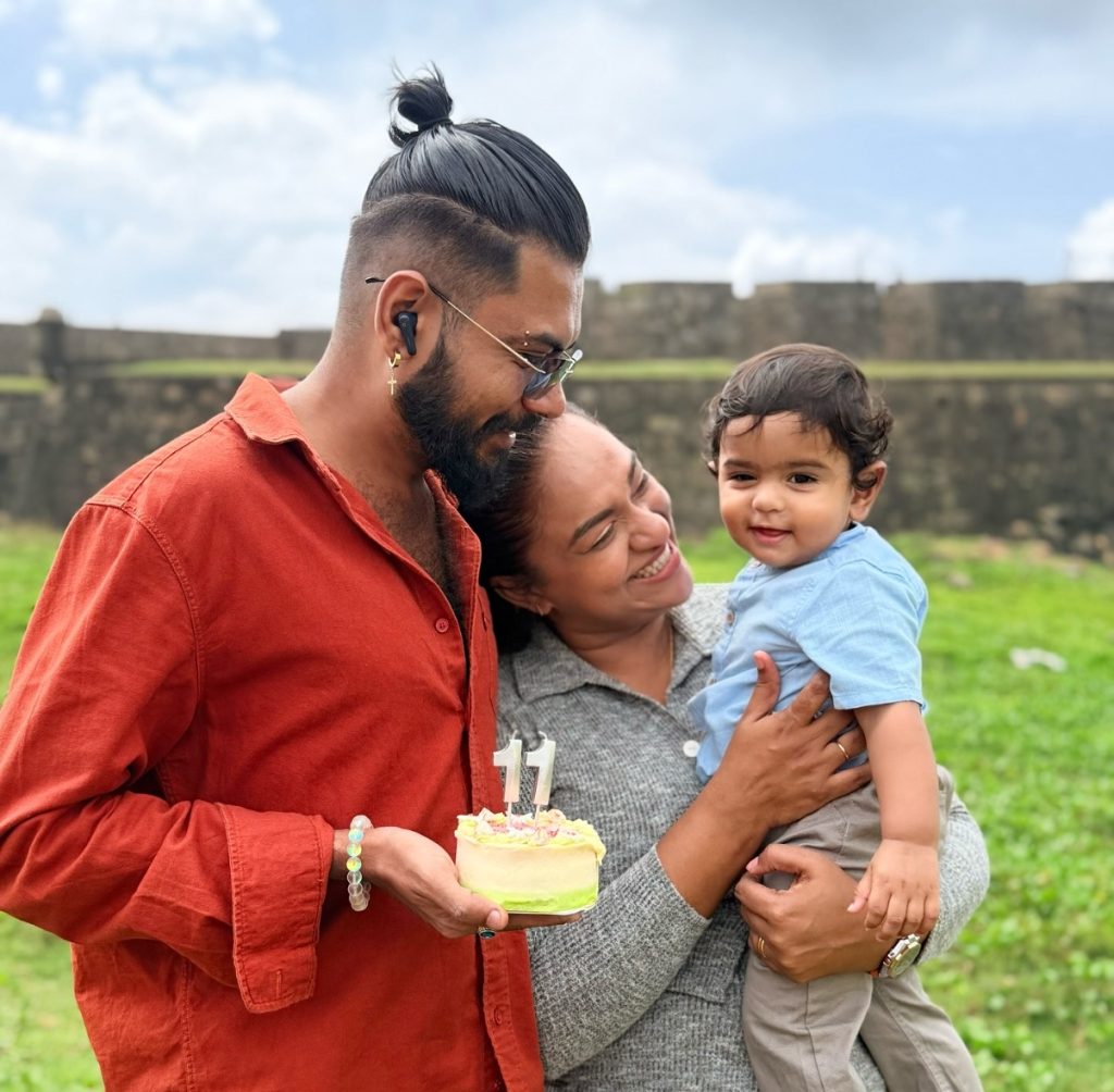 “පුතා වෙනුවෙන් විතරයි අපි ජීවත් වෙන්නෙ රත්තරං.” රටක් ආදරේ කරන මාධවී ඇන්තනී පුංචි කෛලාෂ් වෙනුවෙන් එක් කල ආන්දෝලනාත්මක කතාවක් මෙන්න.