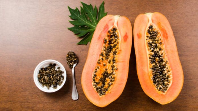 මෙච්චර කාලයක් පැපෙල් කෑවට අද තමයි දැනගත්තේ පැපොල් ඇට වල මේ තරම් ගුණ තියෙනවා කියලා..