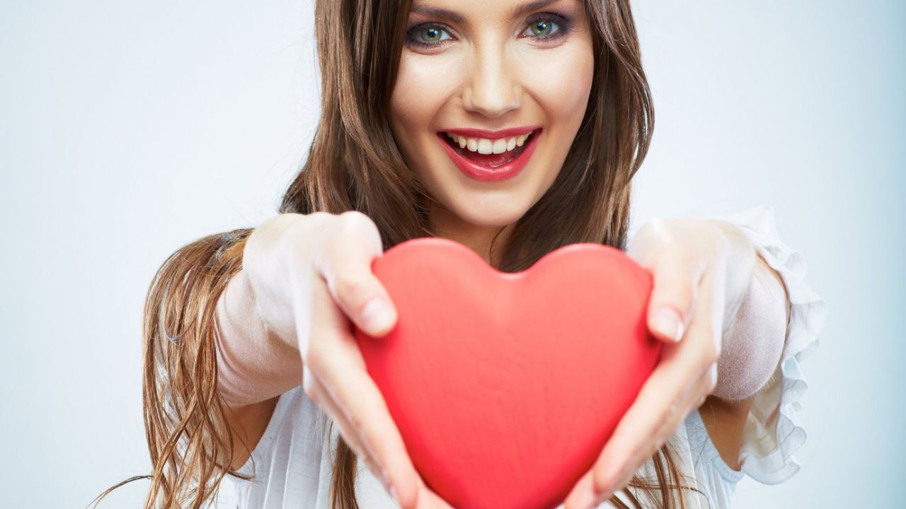 ආදරේ කියන හැඟීමට කාන්තාවෝ මේ තරම් කැමති ඇයි කියලා දන්නවාද?ආදරේ කියන හැඟීමට කාන්තාවෝ මේ තරම් කැමති ඇයි කියලා දන්නවාද?