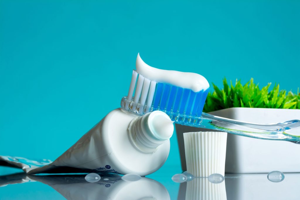 දත් බෙහෙත් තියෙන්නේ දත් මදින්නම විතරද? මෙන්න බලන්නකෝ කරන්න පුළුවන් වැඩ …