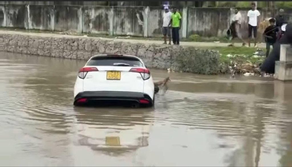 මෙවැනි විපතක් නම් කාටවත් වෙන්න එපා… මිනිස්සු බලාගෙන ඉද්දිම අම්මයි තාත්තයි පුතයි නොඑන ගමන් යයි…