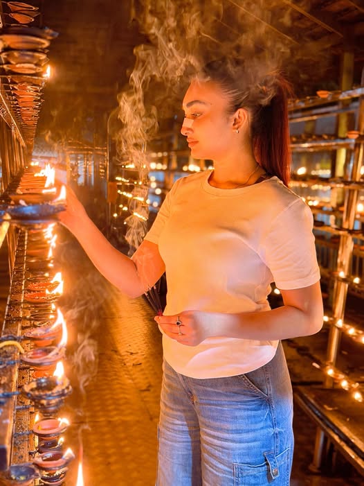 “මම ගැන හොයලා බැලුවට ස්තූනියි..” – ජනප්රිය නිළි දේශානි නෙහාරා ගෙන් සටහනක්..