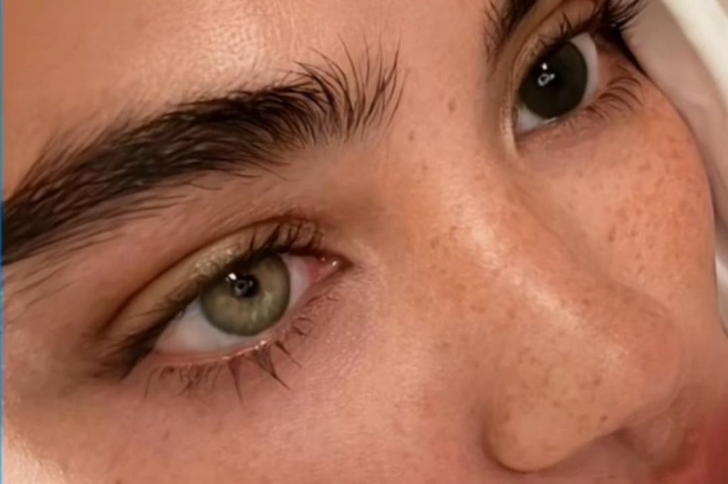 දේහ ලක්ෂණ විද්යාවට අනුව කාන්තා ඔයාගෙත් දෙනෙත් වලින් කියවෙන්ස් රහස් සේරම දැනගන්න කැමතිද ?