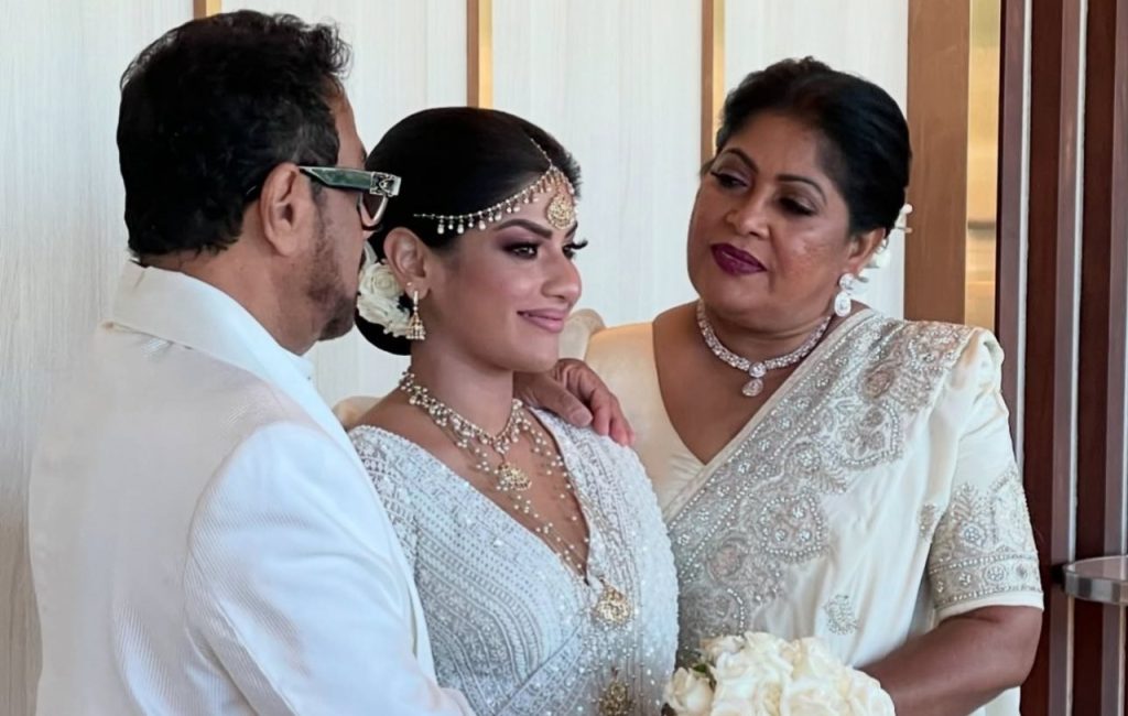 අම්මාගේ උපන්දිනය දා වින්ඩිගෙන් ආදරණිය සටහනක්..