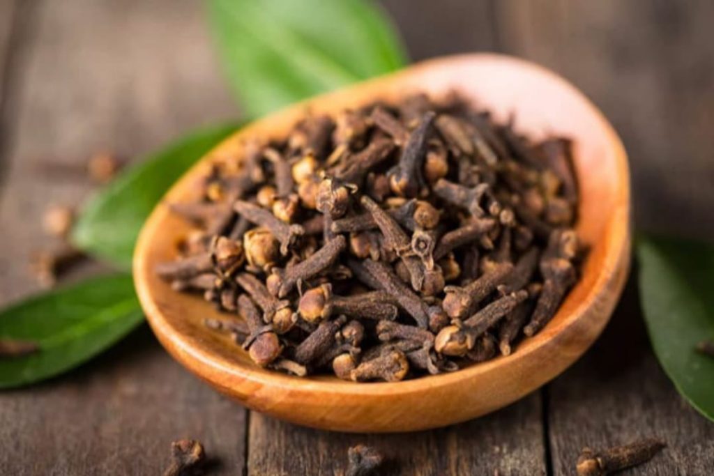 පුංචි කරාබු නැටි දෙකකට අපේ ජීවිත වල ලොකු වෙනසක් කරන්න පුලුවන් කියලා දන්නවද ?