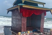 මුහුදේ පාවී ආ අත්භූත නිවසක්.. ඇසූවන්ගේ ඇස් මවිත වෙන ඒ කතාව මෙන්න..