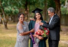 අධ්යාපනය කියන්නේ දුවෙක්ට ලස්සනම ආභරණයක්.. උපාධි සිහිනය සැබෑවක් කරගත් ලෝචනා..