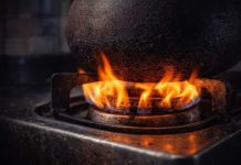 ගෙදර ලිපේ ගෑස් එක නිල් පාට නැතුව තැඹිලි පාටට පත්තු වෙනවාද? එහෙනම් අදම පරිස්සම් වෙන්න.