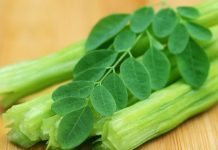 වැටේ හැදෙන මුරුංගා ටික අහක දානවාද? සුද්දෝ ඩොලර් දීලා ගන්න ලෝකයේ හොඳම විටමින් එක.