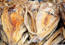 කට්ට කරවල කෑල්ලක් නැතුව බත් කන්න බැරිද? එහෙනම් ඔබේ ප්රෙෂර් එක නගින්න හේතුව මෙන්න.