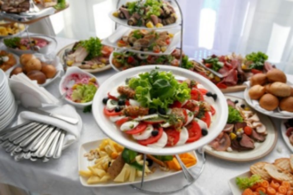 සුප්රකට ක්රීඩකයෙකුගේ නිවසේ සිටි සේවිකාවක් සාධාරණය ඉල්ලයි.. අධික වැඩ නිසා රෝගාතුර වුණු ඇය ගැන ඇසෙන සංවේදී කතාව මෙන්න…