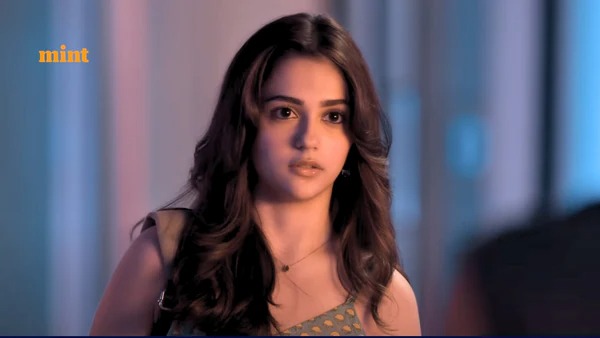 එක රැයෙන් බොලිවුඩය කැළඹු සයියාරා චිත්රපටයේ ජනප්රිය නිළි අනීත් පඩ්ඩාට සමාජයෙන් විරෝධයක්.. ඒ රහසිගත කතාව !