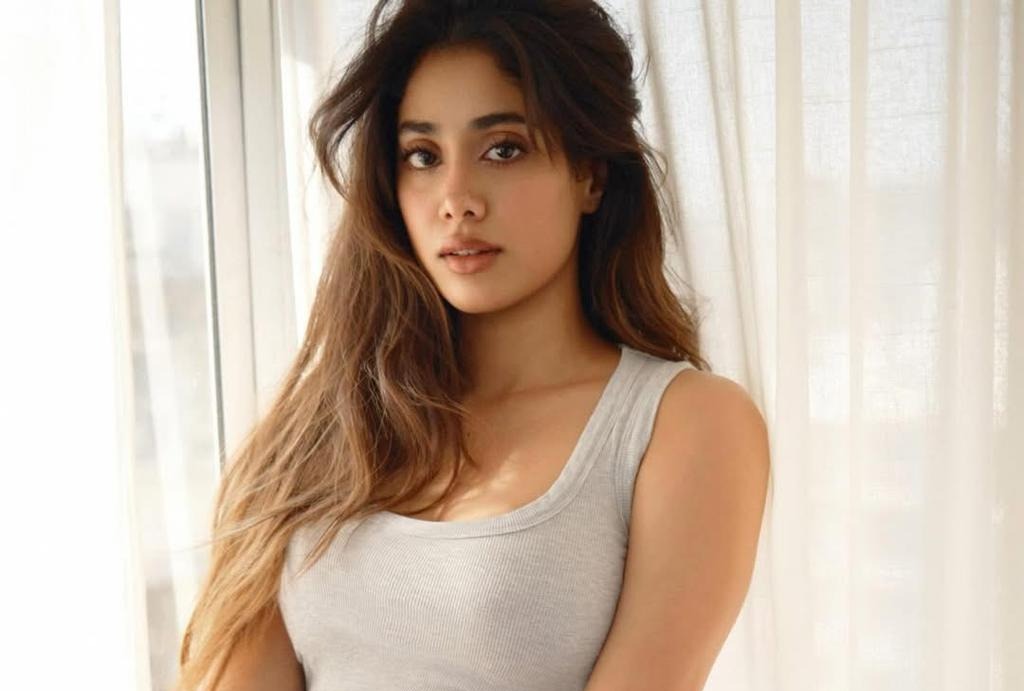 ශරීර අවයව විශාල කර පෙන්වන පැපරාසීන්ට ජාන්වී දෙහි කපයි…