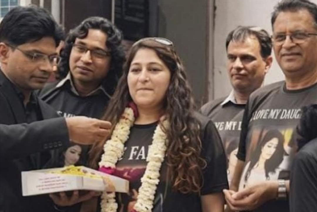 මංගල පෙරහැරටත් වඩා ජයට ගත්ත දික්කසාද පෙරහැර! පියෙක් දියණිය වෙනුවෙන් කරපු ලෝකයම හෙල්ලූ වැඩේ මෙන්න!