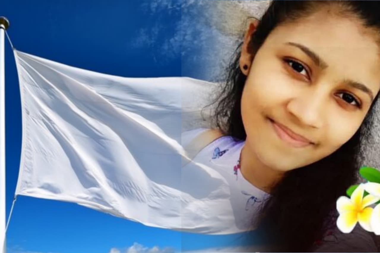 අම්මගෙයි අප්පච්චිගෙයි ජිවිත වැස්සෙන් බේරුවත් ඇයට තමන්ව බේරාගන්න බැරි වූණා…දෙමාපියන් බේරගන්න හේනට ගිය දියණිය ගැන ඇසෙන සංවේදී පුවත මෙන්න.