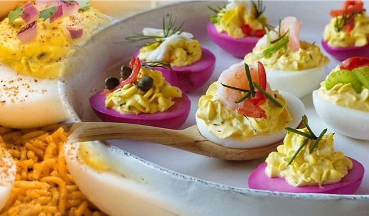 බිත්තර එකම විදිහට කාලා එපා වෙලාද ? අවුරුද්දට ගෙදර එන නෑදෑයන්ට රසම රස බිත්තර ඩෙවල් එකක් හදලා දෙමුද ?