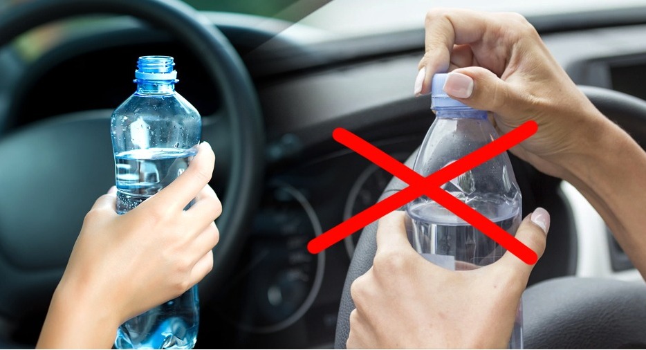 මේ දවස්වල රස්නේ නිසා වාහනවල යද්දී වාහනේ ඇතුලේ දාලා තියෙන ප්ලාස්ටික් බෝතල් වලින් වතුර බොන්නේ බලාගෙනයි..