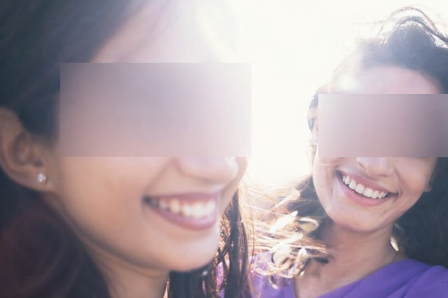 කෙහෙවලු පටලවාගත් කාන්තාවන් දෙදෙනා පොලිස් කූඩුවේදී ගජ මිතුරු වෙලා..ආයි අපි දෙන්නා රණ්ඩු දබර කර ගන්නේ නෑ. දැන් අපි යාළුයි“