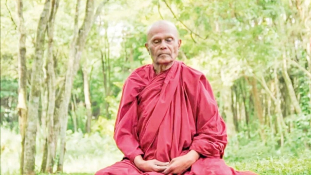ඇමරිකානු ගුවන් හමුදාවෙන් කර්නල් පදවියක් ලැබුණු හේනේපොළ ගුණරතන හිමියන් ගැන ඇසෙන වෙනස්ම කතාවක් මෙන්න.