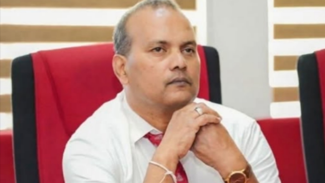 යුධ සමය , සුනාමිය කොවිඩ් කාලේ මම කරපුවා කරන්ඩ උබලට ආත්ම ගානකට බැරි වේවී… වසර 27ක සේවා කාලය තුල මිනිසුන් වෙනුවෙන් කැපවූ ඔහුට ලැබුණු ස්ථාන මාරුව පිලිබද ආන්දෝලනාත්මක කතාවක් මෙන්න..