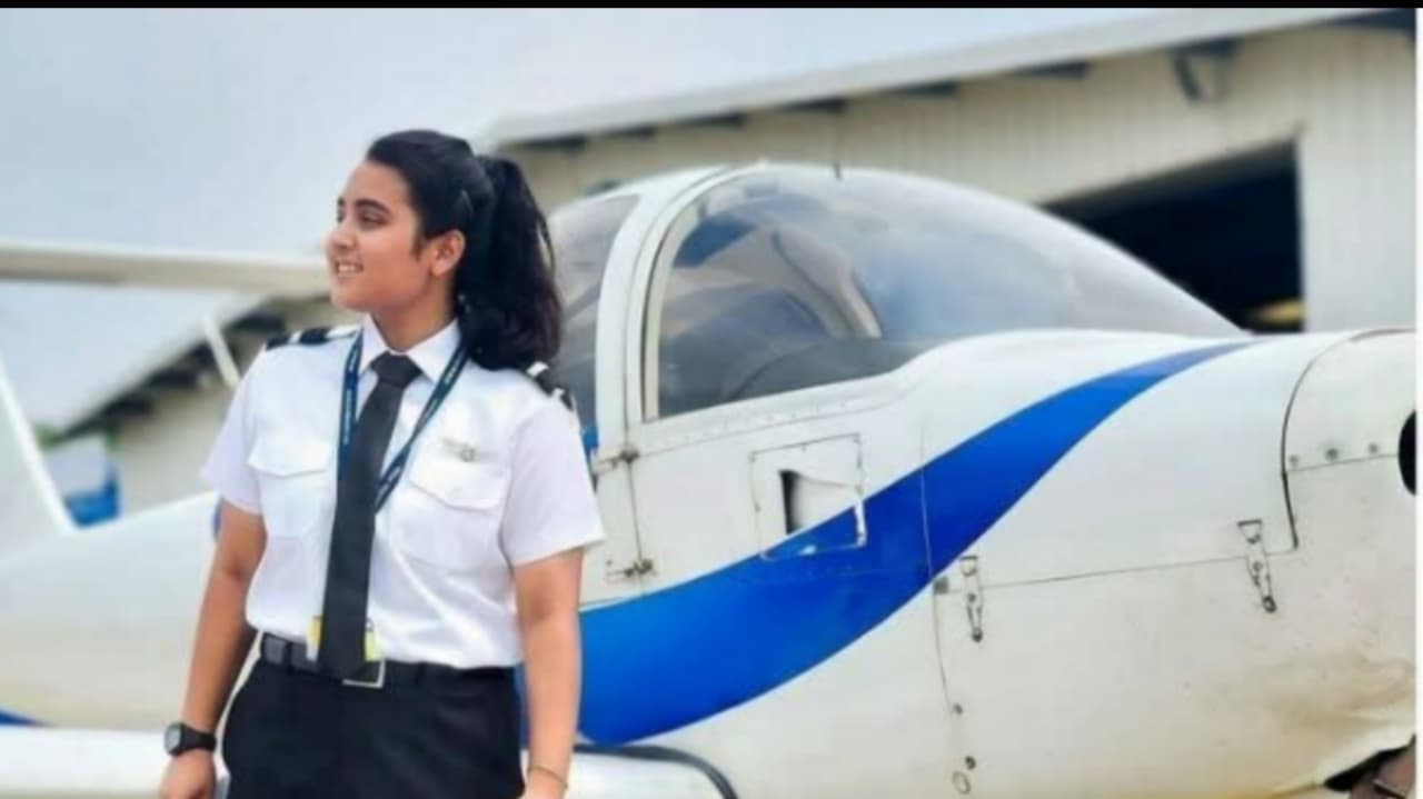 ‘ගණන් බැහැ, මහත වැඩියි’ කියූ උජේසු බිඳ දමමින් වයස 17 දී අහස් යාත්රාවක් පදවා ලංකාවේ ලාබාලතම කාන්තා පයිලට් වූ සත්නාරාගේ කතාව..