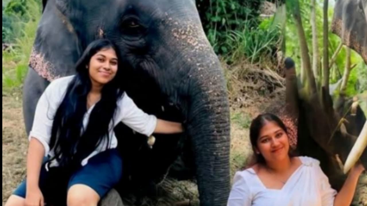 පොලිසියටත් අලියෙක් ළඟටම යන්නපු කතරගම පෙරහැරේ අපූරු සිද්ධියයි, තරුණ හස්ති හිමිකාරිනී මීෂා මිරිහැල්ලගේ කතාවයි!