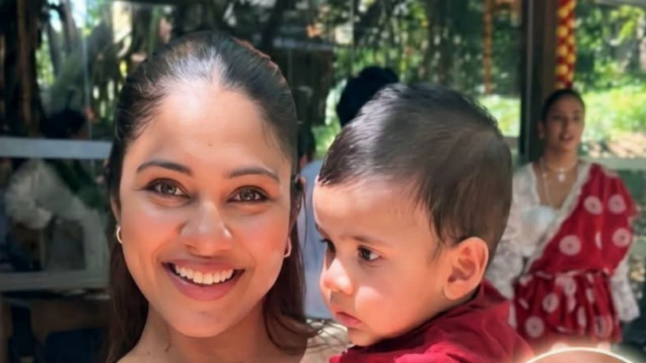 ගුවන් යානා පාලන කුටියෙන් අධිකරණයට: තනිව දරුවා වෙනුවෙන් සටන් වදින ගුවන් නියමුවරියකගේ කතාව..
