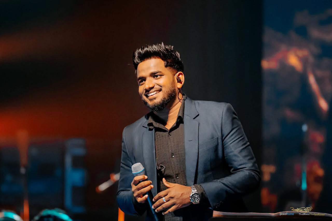 කනේ තිබ්බ කරාබු දෙකත් උකස් කරලා අම්මා ගෙනත් දුන්න චොකලට්: සුනීර කියපු කවුරුත් නොදන්න කතාව!