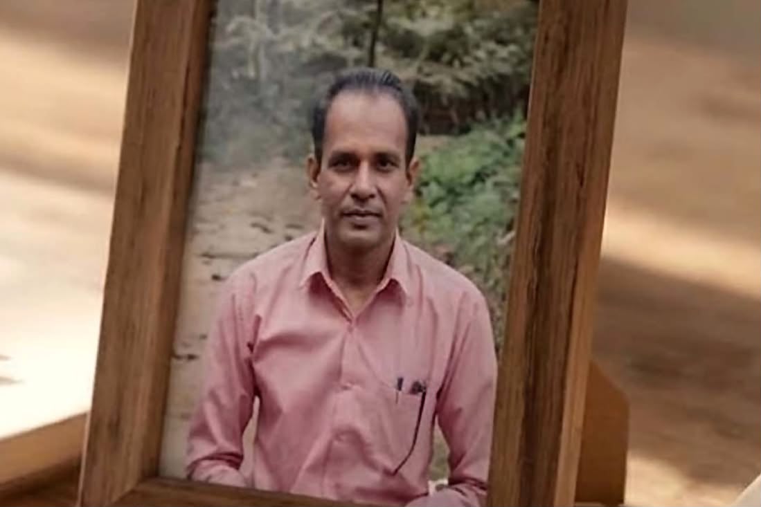සිසුවියකගේ ජීවිතය වෙනුවෙන් තමන්ගේ ජීවිතය පූජා කළ කිරින්දේ සැබෑ ගුරු වීරයා: මොහමදු ගුරුතුමාගේ කඳුළැලි කතාව