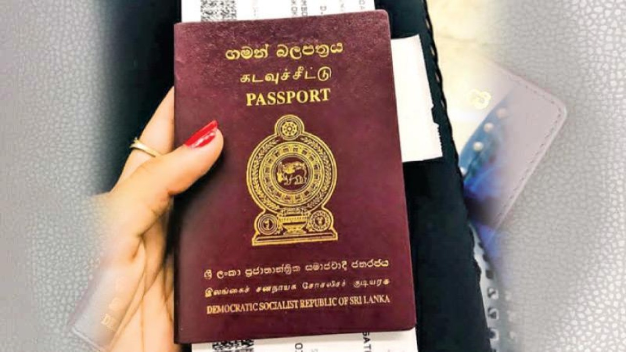 පළවෙනි වතාවට රට යන කෙනෙක් විදියට ඔබ විසින් ගුවන් තොටුපොලේදී අනිවාර්යෙන්ම සිදු කල යුතු වැදගත් දේවල් 05ක් මෙන්න .